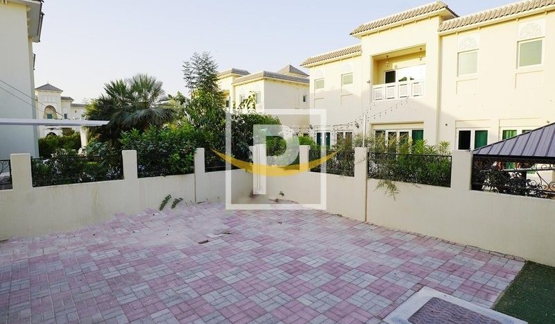 Villa on Al Furjan, Dubai, 4 bedrooms, 415.6 m2  | Foto 1