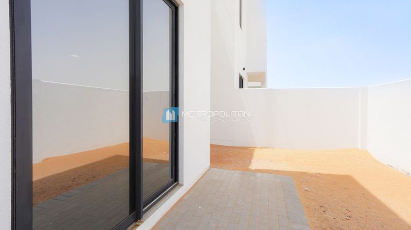 Townhouse on Al Ghadeer, Abu-Dhabi, 2 bedrooms, 157 m2 / per year
