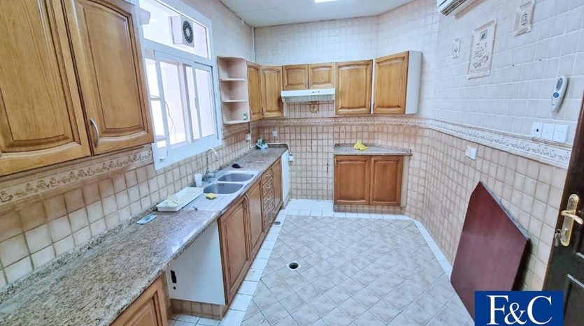 Вилла в Умм-Сукейм, Дубай, 4 спальни, 650.3 м2 / в год