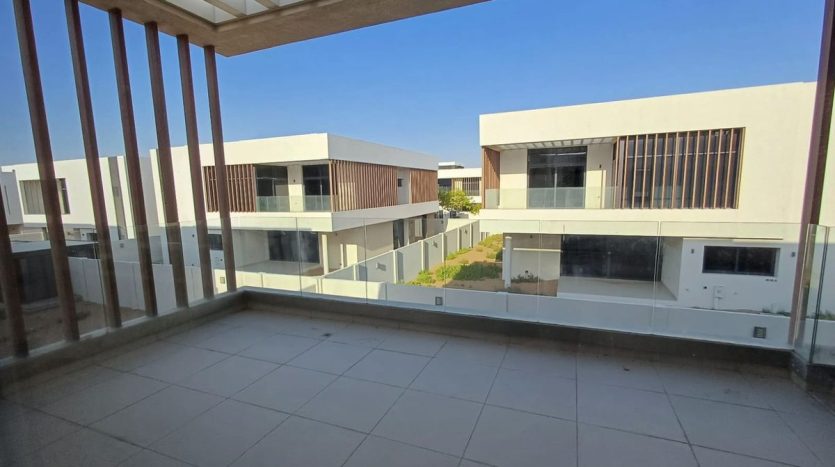 Commercial property on Yas Island, Abu-Dhabi, 5 bedrooms, 457 m2 / per year