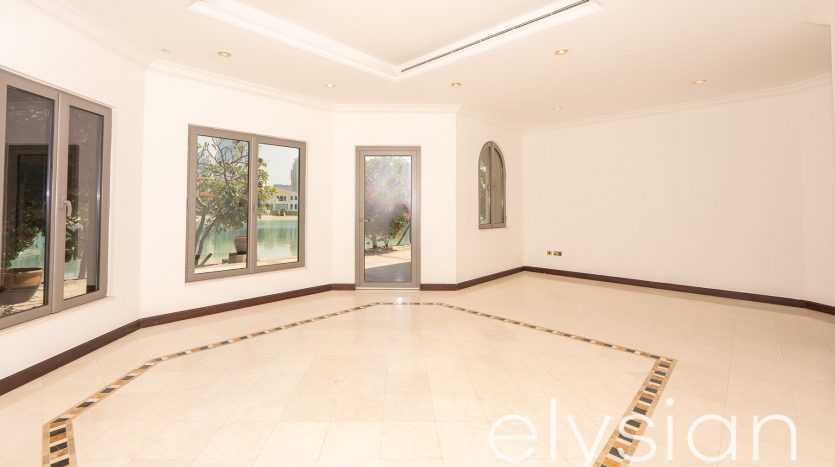 Villa on Palm Jumeirah, Dubai, 4 bedrooms, 622 m2 / per year