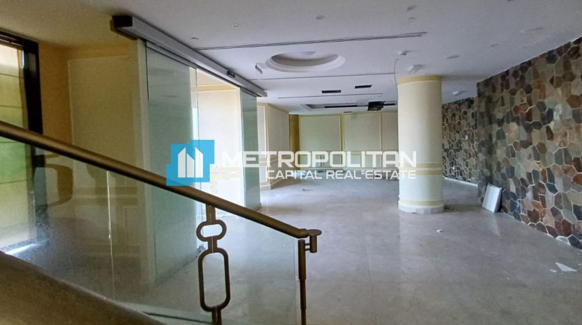 Магазин в Corniche Road, Абу-Даби, 399.9 м2 / в год