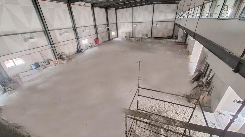 Commercial property on Al Khawanizh, Dubai, 2034.6 m2 / per year