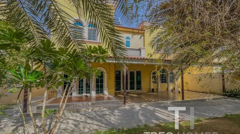 Вилла в Jumeirah Park, Дубай, 3 спальни, 285 м2 / в год