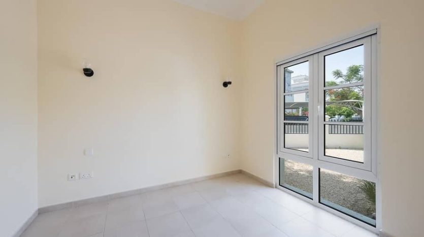 Villa on The Villa, Dubai, 4 bedrooms, 650 m2 / per year