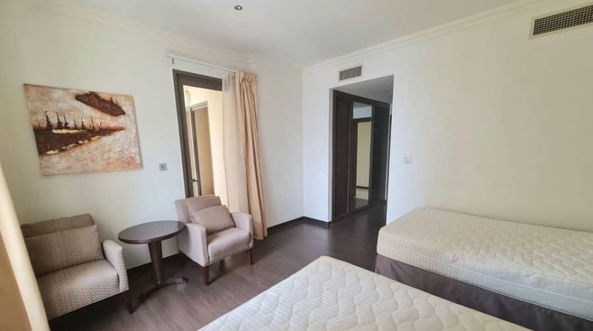 Apartment on Jumeirah Beach Residence, Dubai, 4 bedrooms, 288 m2 / per year