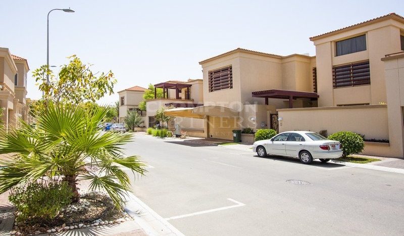 Вилла в Al Raha Golf Gardens, Абу-Даби, 5 спален, 407 м2 / в год
