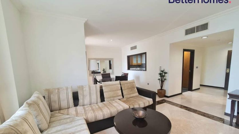 Apartment on Jumeirah Beach Residence, Dubai, 4 bedrooms, 288 m2 / per year