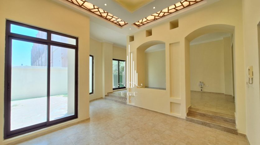 Villa on Al Khalidiya, Abu-Dhabi, 4 bedrooms, 343.7 m2 / per year