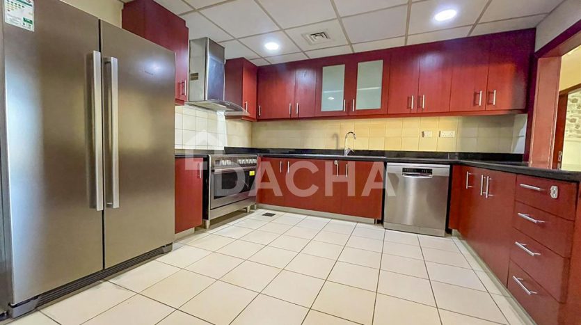 Apartment on Jumeirah Beach Residence, Dubai, 3 bedrooms, 182.1 m2 / per year