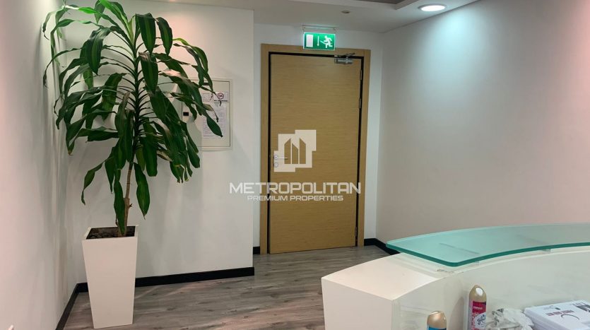 Office on Jumeirah Lake Towers, Dubai, 102.1 m2 / per year