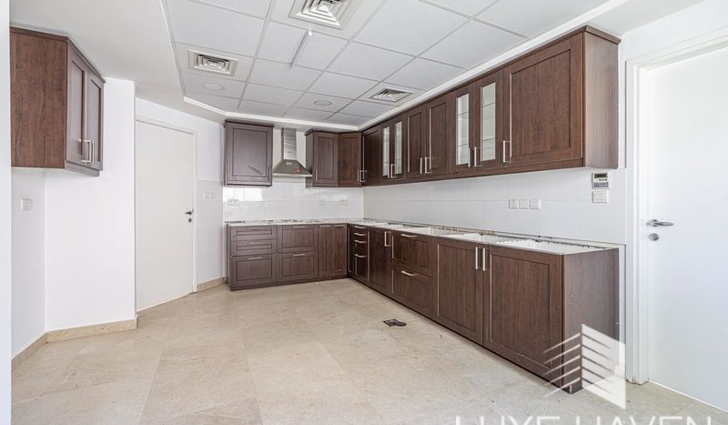 Villa on Meadows, Dubai, 3 bedrooms, 310.76 m2 / per year