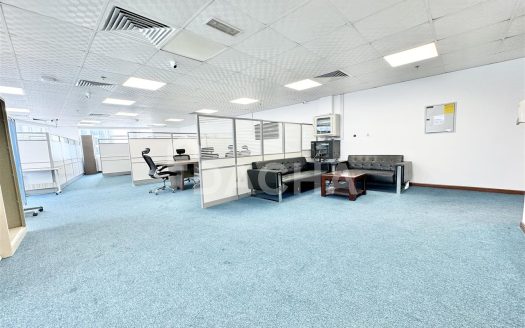 Office on Jumeirah Lake Towers, Dubai, 129.2 m2 / per year