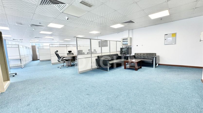 Office on Jumeirah Lake Towers, Dubai, 129.2 m2 / per year