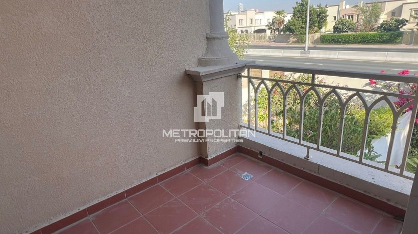 Townhouse on The Springs, Dubai, 2 bedrooms, 173 m2 / per year