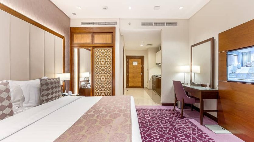 Apartment on Business Bay, Dubai, 38 m2 / per year