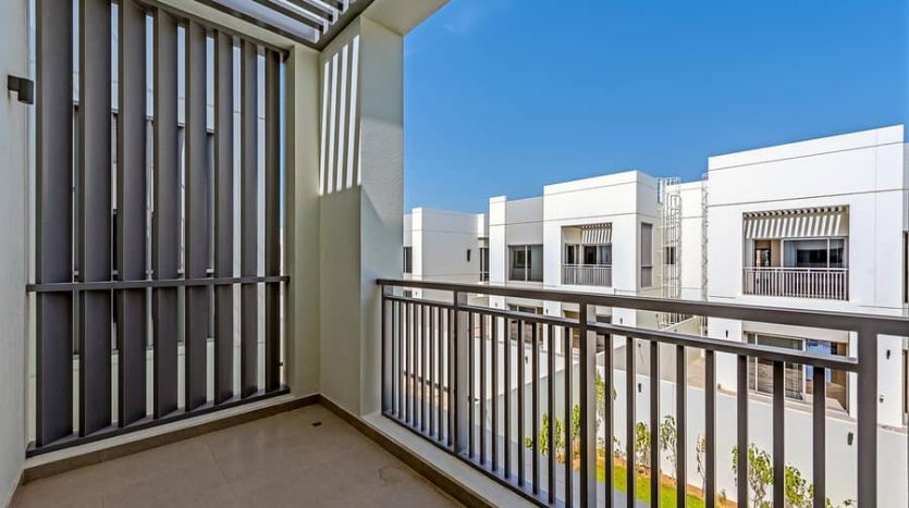Villa on Umm Suqeim, Dubai, 5 bedrooms, 364 m2 / per year