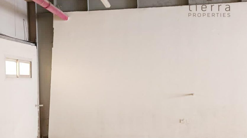 Warehouse on Ras Al Khor, Dubai, 678.2 m2 / per year