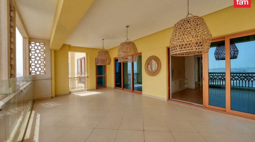 Apartment on Palm Jumeirah, Dubai, 3 bedrooms, 234.5 m2 / per year