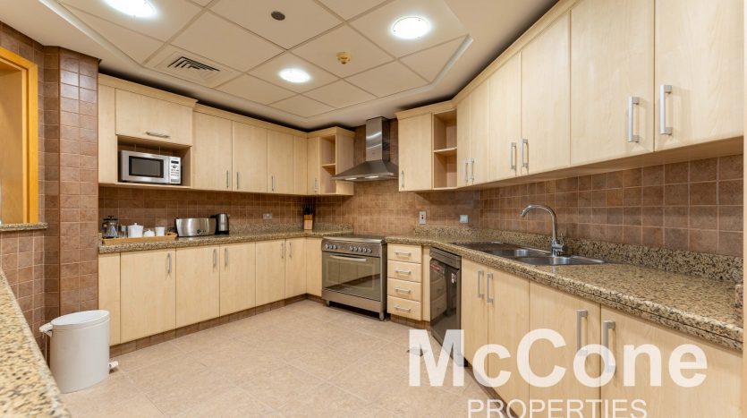Apartment on Palm Jumeirah, Dubai, 3 bedrooms, 237.65 m2 / per year