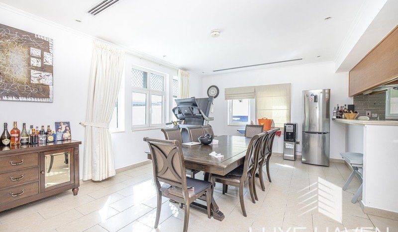 Villa on Jumeirah Park, Dubai, 3 bedrooms, 402.73 m2 / per year