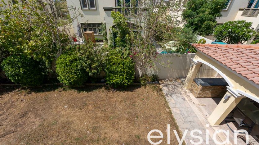 Вилла в Jumeirah Park, Дубай, 3 спальни, 602 м2 / в год
