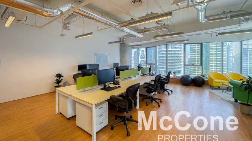 Office on Jumeirah Lake Towers, Dubai, 98.29 m2 / per year