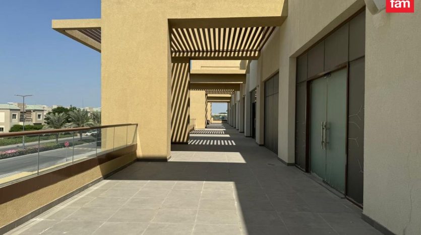Магазин в Dubai, 380 м2 / в год