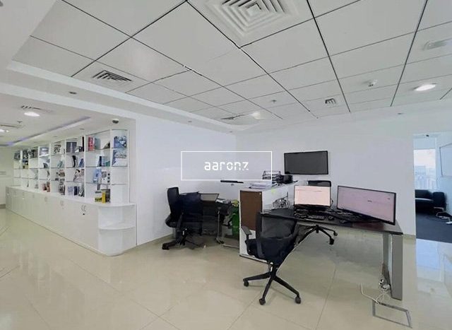 Office on Business Bay, Dubai, 156.1 m2 / per year