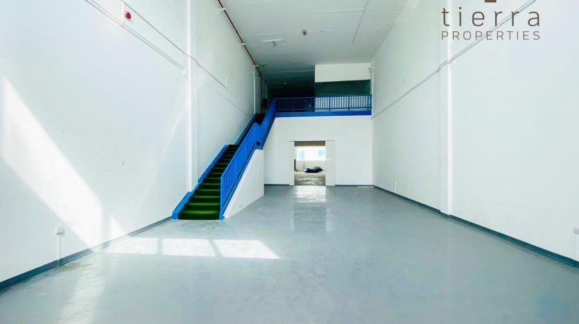 Warehouse on Al Quoz, Dubai, 529.5 m2 / per year