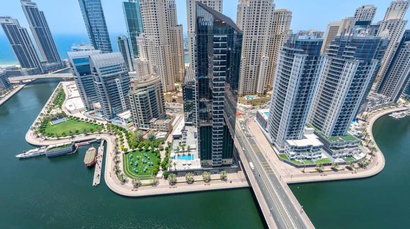 Apartment on Dubai Marina, 4 bedrooms, 421 m2 / per year