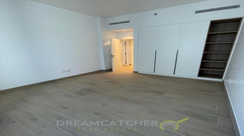 Квартира в Джумейра, Дубай, 2 спальни, 112.04 м2 / в год