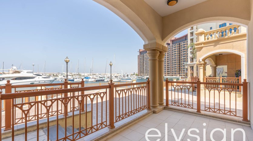 Townhouse on Palm Jumeirah, Dubai, 2 bedrooms, 376 m2 / per year