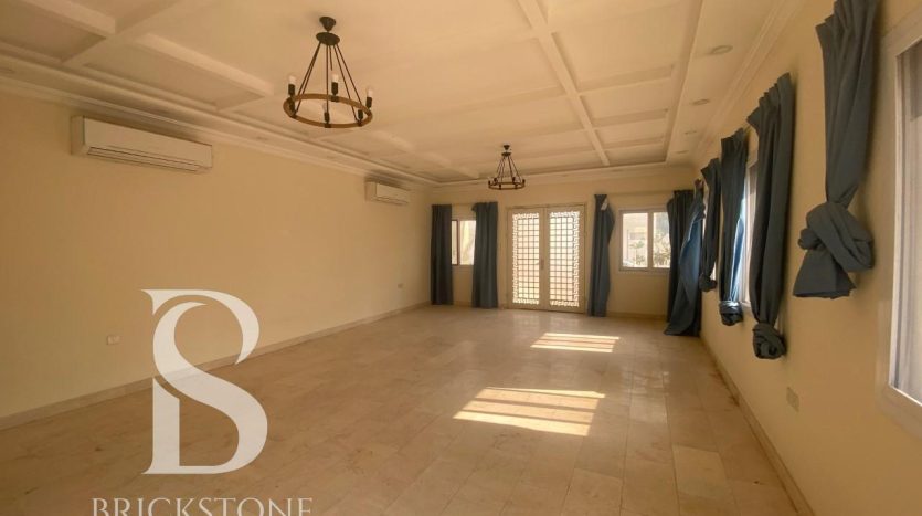 Villa on Al Quoz, Dubai, 4 bedrooms, 947.6 m2 / per year