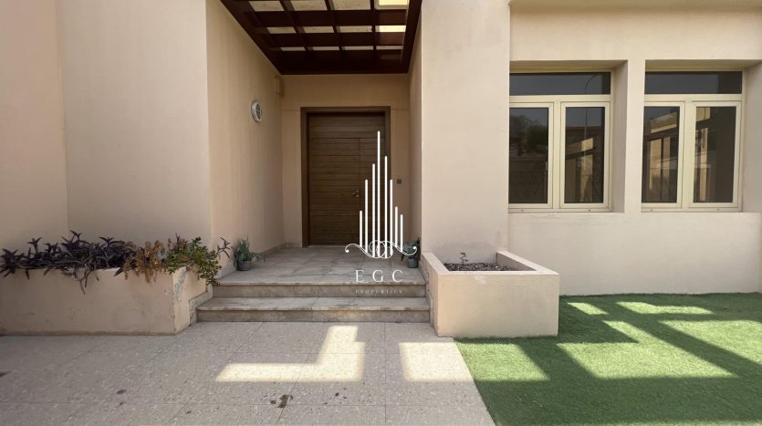Villa on Khalifa City, Abu-Dhabi, 5 bedrooms, 520 m2 / per year