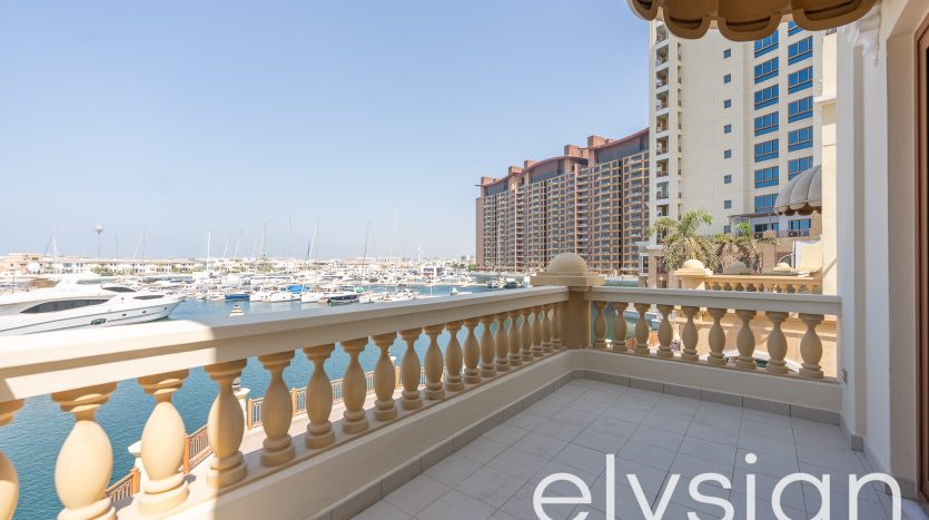 Townhouse on Palm Jumeirah, Dubai, 2 bedrooms, 376 m2 / per year
