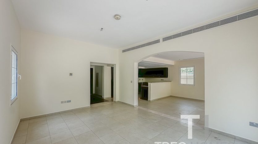 Вилла в Jumeirah Village Triangle, Дубай, 2 спальни, 250 м2 / в год