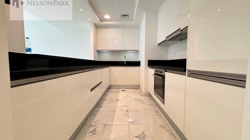 Apartment on Business Bay, Dubai, 1 bedroom, 97.5 m2 / per year