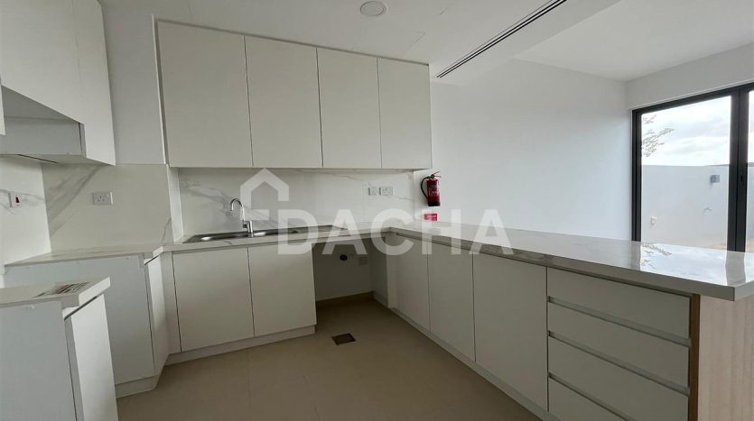 Вилла в Dubai Land, 3 спальни, 186.5 м2 / в год