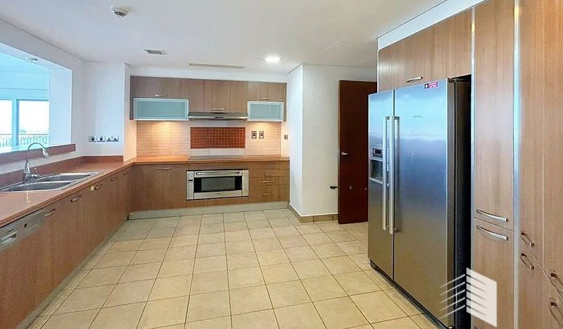 Квартира в Пальма Джумейра, Дубай, 3 спальни, 376.54 м2 / в год