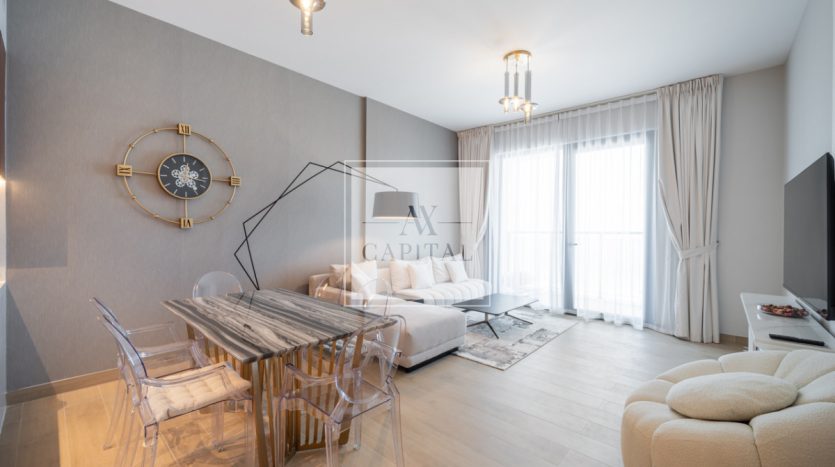 Квартира в Джумейра, Дубай, 2 спальни, 112.4 м2 / в год