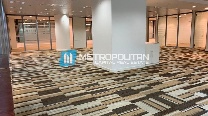 Office on Al Khalidiya, Abu-Dhabi, 288 m2 / per year