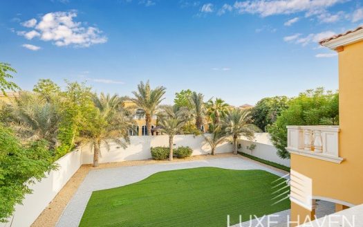 Villa on Jumeirah Park, Dubai, 5 bedrooms, 435.62 m2 / per year