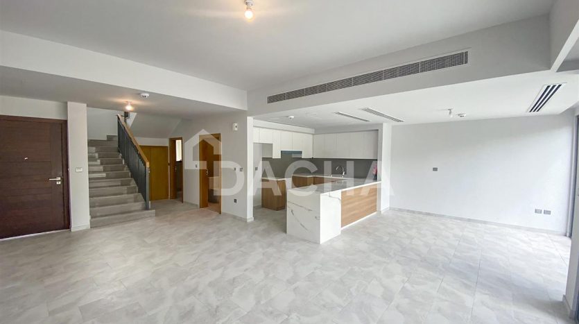 Townhouse on Dubai Land, Dubai, 3 bedrooms, 325 m2 / per year