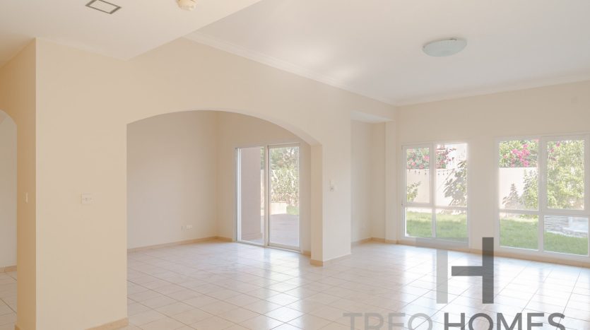 Villa on Meadows, Dubai, 5 bedrooms, 353 m2 / per year