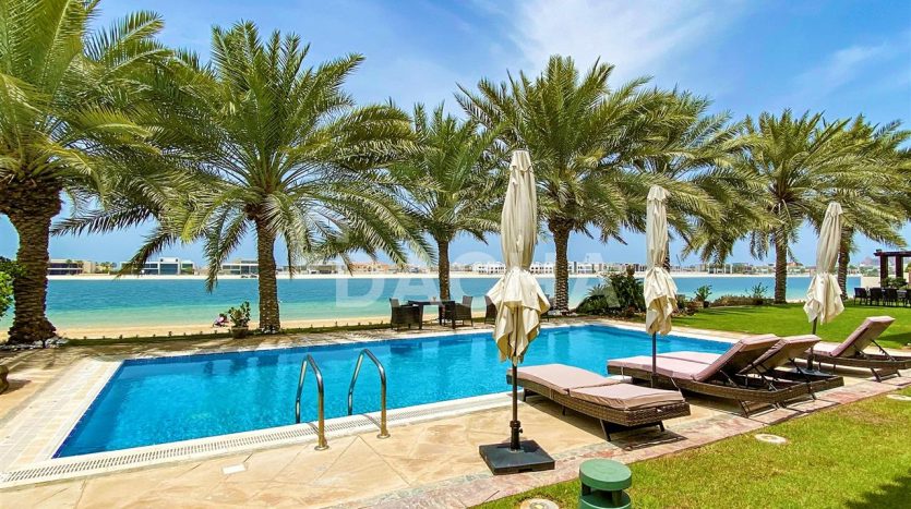 Villa on Palm Jumeirah, Dubai, 6 bedrooms, 836.1 m2 / per year