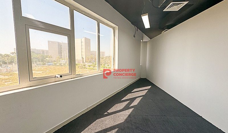 Office on Dubai Investment Park, Dubai, 162 m2 / per month