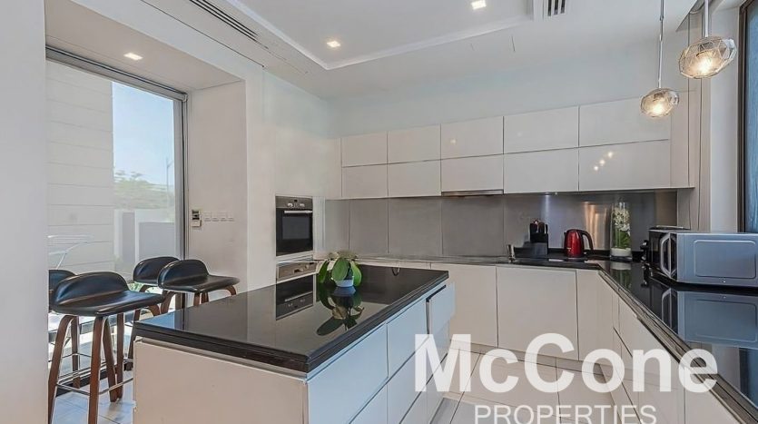 Вилла в DAMAC Hills (Akoya by DAMAC), Дубай, 4 спальни, 388.8 м2 / в год