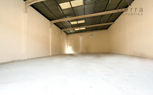 Warehouse on Al Quoz, Dubai, 232.3 m2 / per year