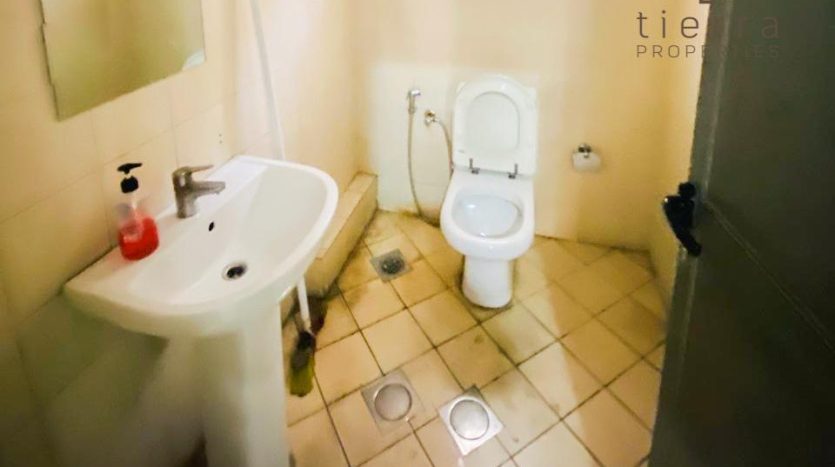 Склад в Al Quoz, Дубай, 306.6 м2 / в год